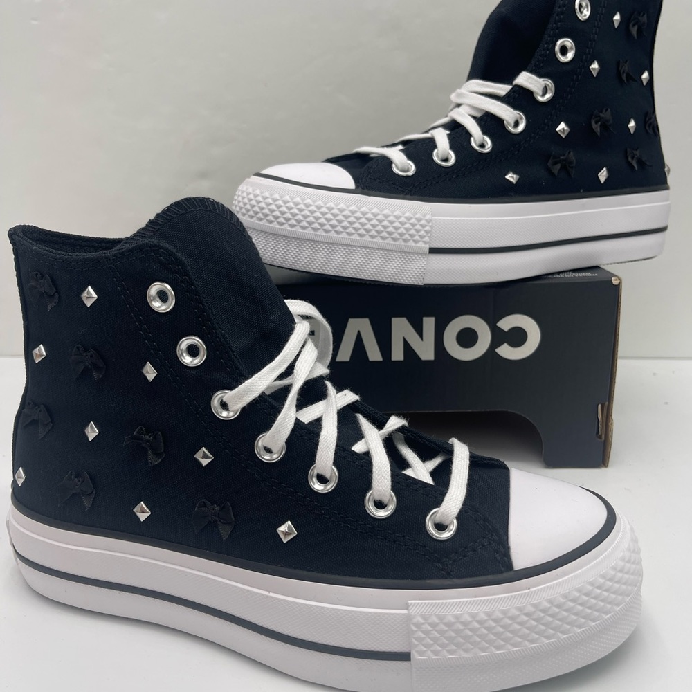 Converse WMNS Black High-Top
CTAS LIFT HI
BLACK/SILVER/WHITE Platform Sneakers - Picture 11 of 15